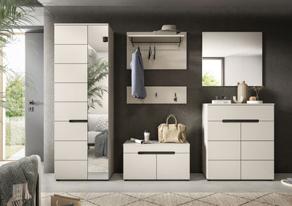 Garderoben-Set für den Flur: Spiegelschrank, Schuhschrank und Kommode mit Holzdetails