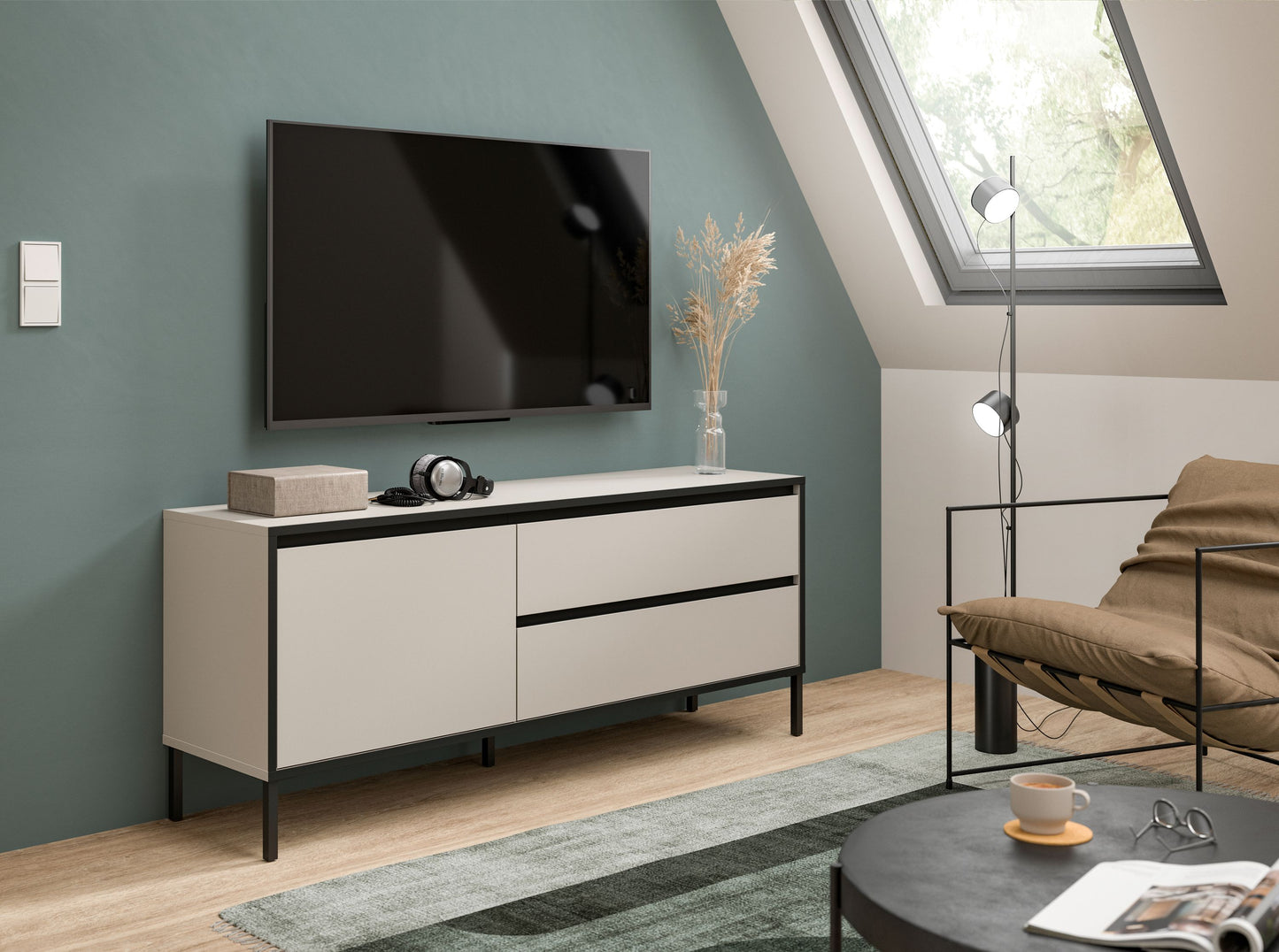 Lowboard von Homes & Jones mit zwei Klappen und Schubfach, grau-beige, schwarze Zierlinie, Füße