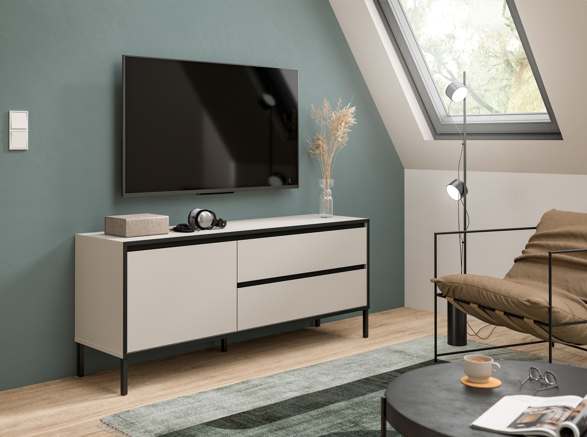 Lowboard von Homes & Jones mit zwei Klappen und Schubfach, grau-beige, schwarze Zierlinie, Füße