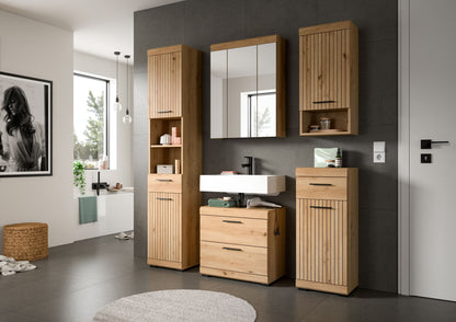 Badezimmerset mit Spiegelschrank und Waschtischunterschrank, weiß und hellem Holzdekor