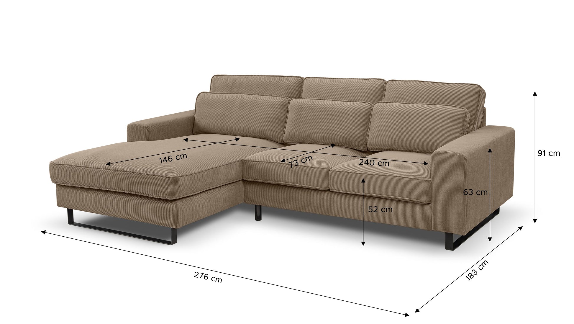 Ecksofa mit Recamiere im Cordbezug, eingeblendete Maße für Länge, Höhe und Breite