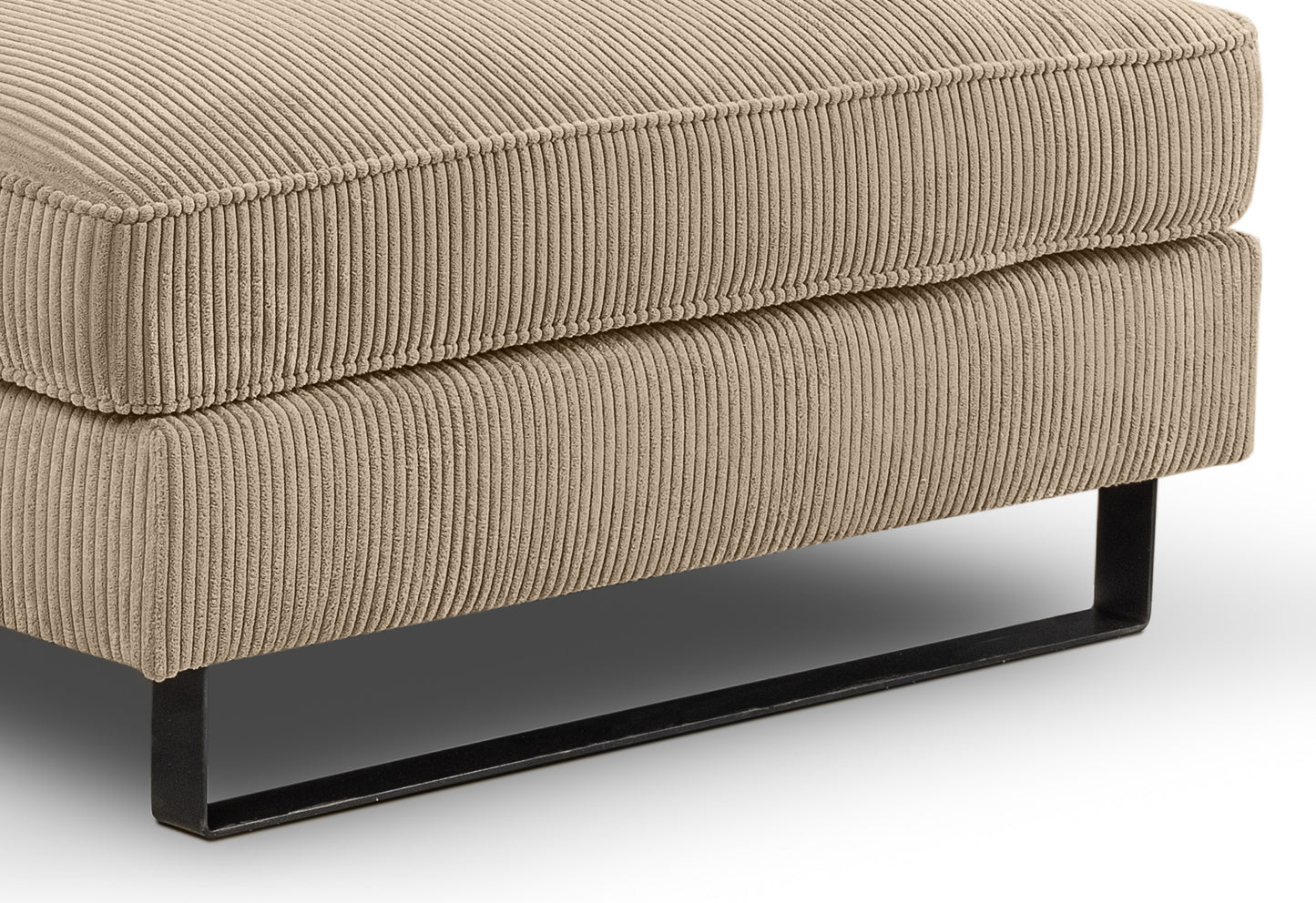 Beigefarbenes Cord-Ecksofa mit Recamiere, gepolsterte Sitzfläche und Armlehne