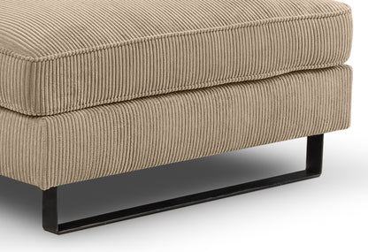 Beigefarbenes Cord-Ecksofa mit Recamiere, gepolsterte Sitzfläche und Armlehne