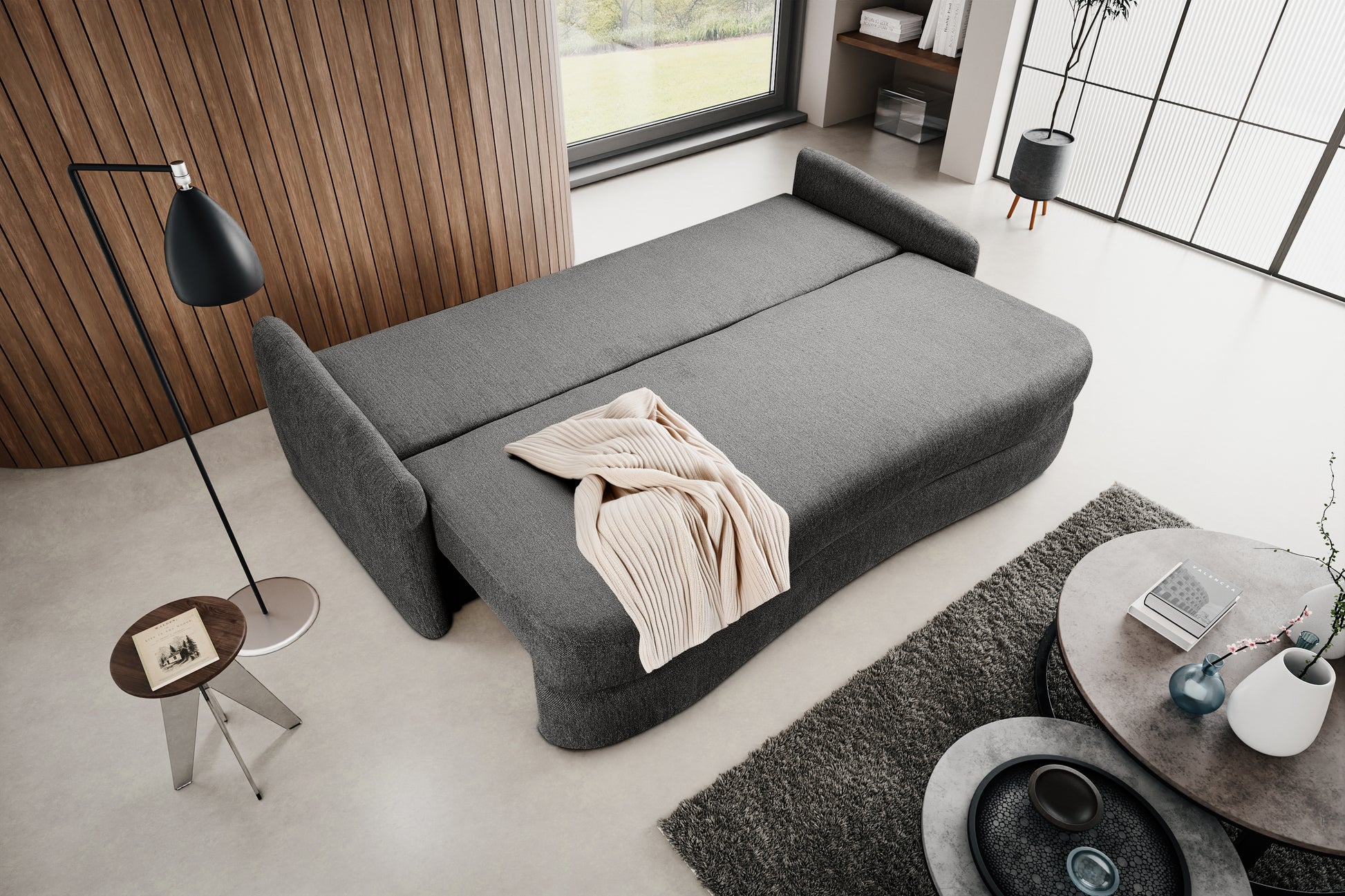 Schlafsofa mit grauem Bezug, ausgeklappte Liegefläche, zwei Rückenkissen