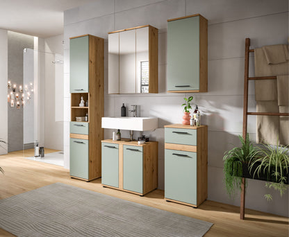 Badmöbel-Set im Badezimmer: Waschtisch und Schränke mit mintfarbenen Fronten und Holzoptik.