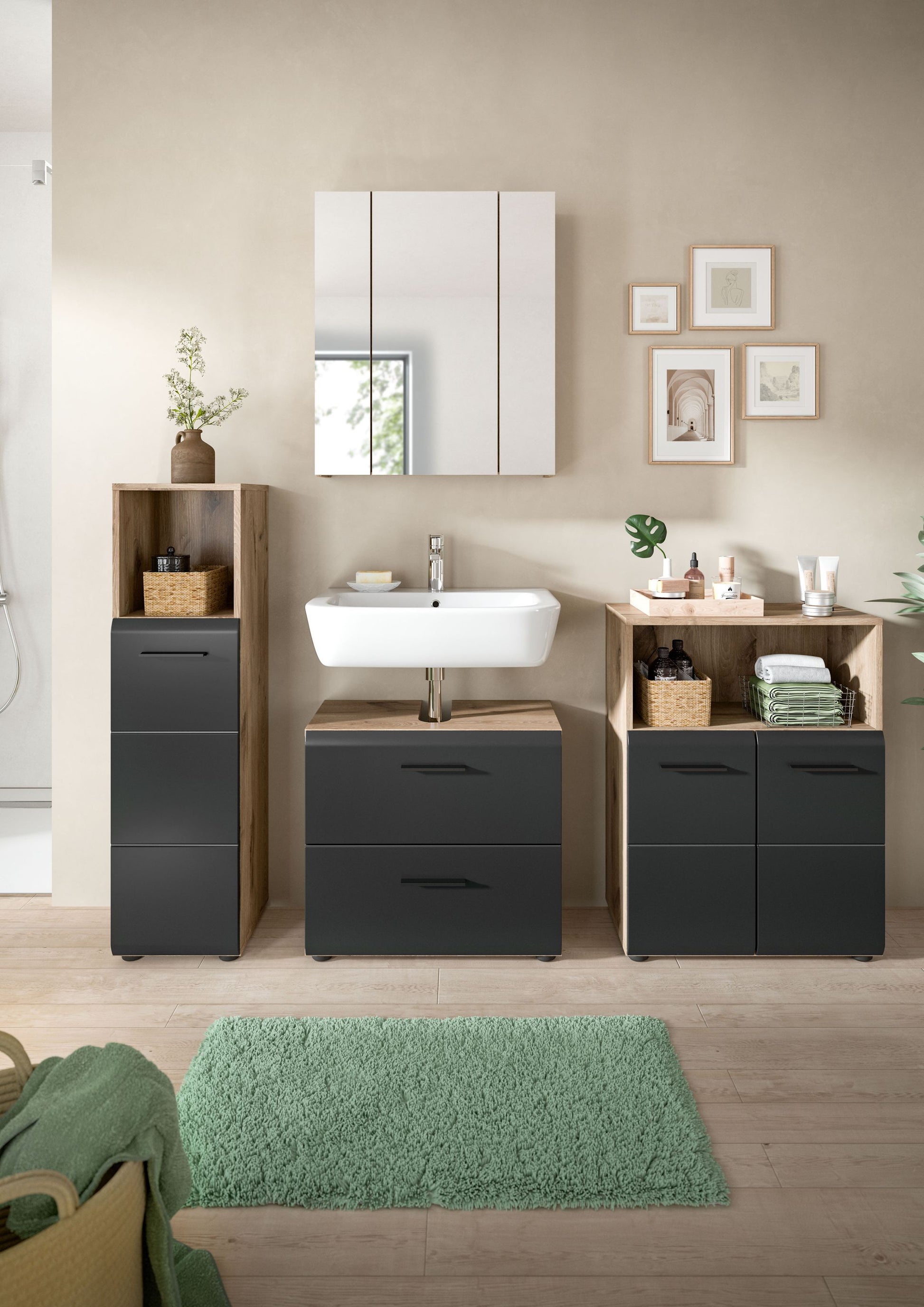 Badmöbel-Set mit Spiegeloberschrank, Waschtischunterschrank und Schränken in hellem Holz und Grau